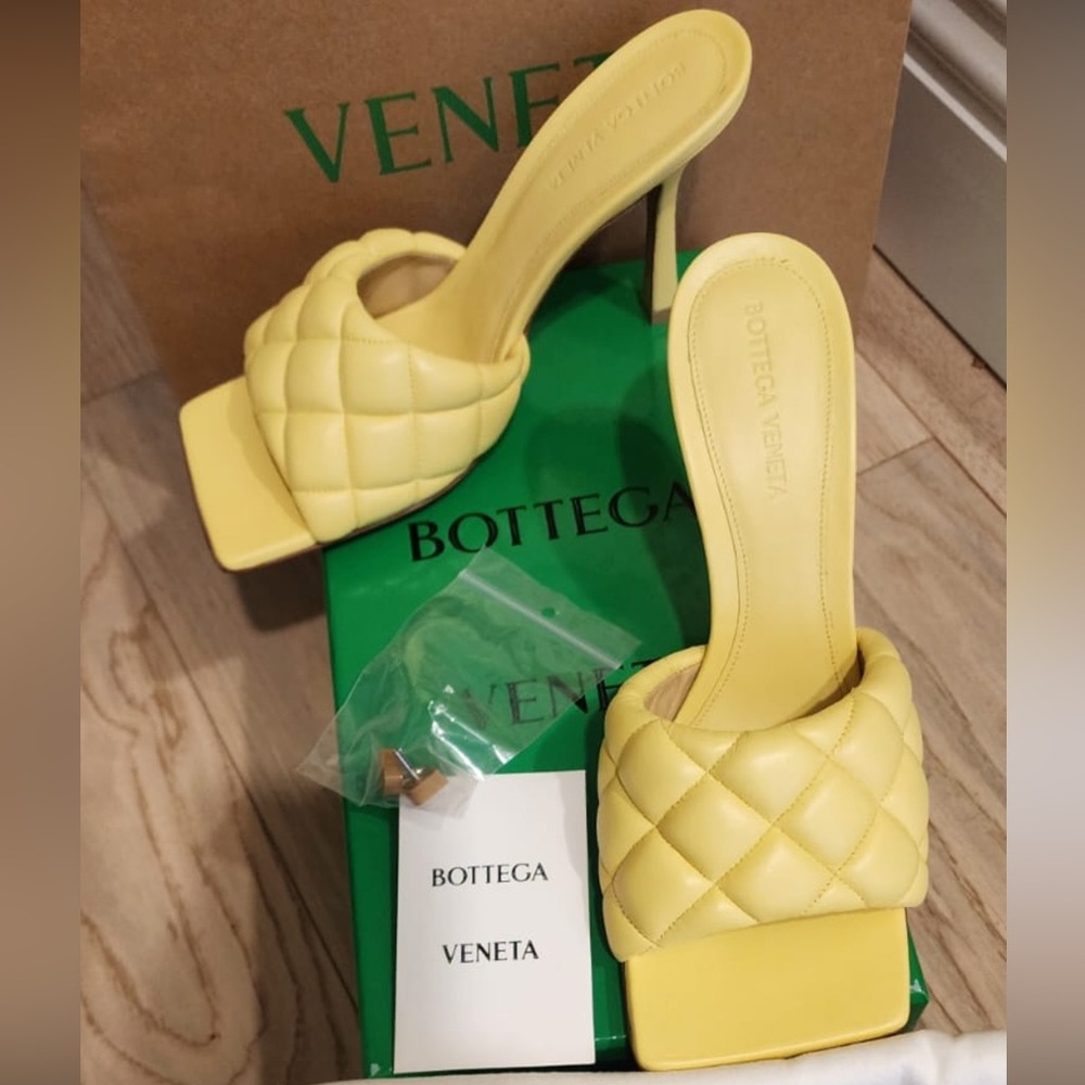 Bottega Veneta Yellow Leather Slides size 38